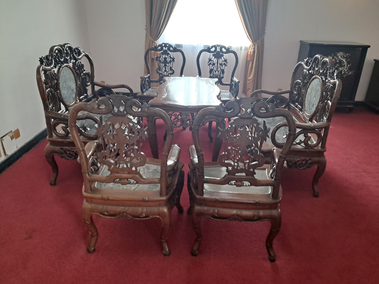 Thu Mua Bàn Ghế Cũ Quận 10 - Nội Thất Việt Vượng: Giá Cao, Dịch Vụ Nhanh Chóng