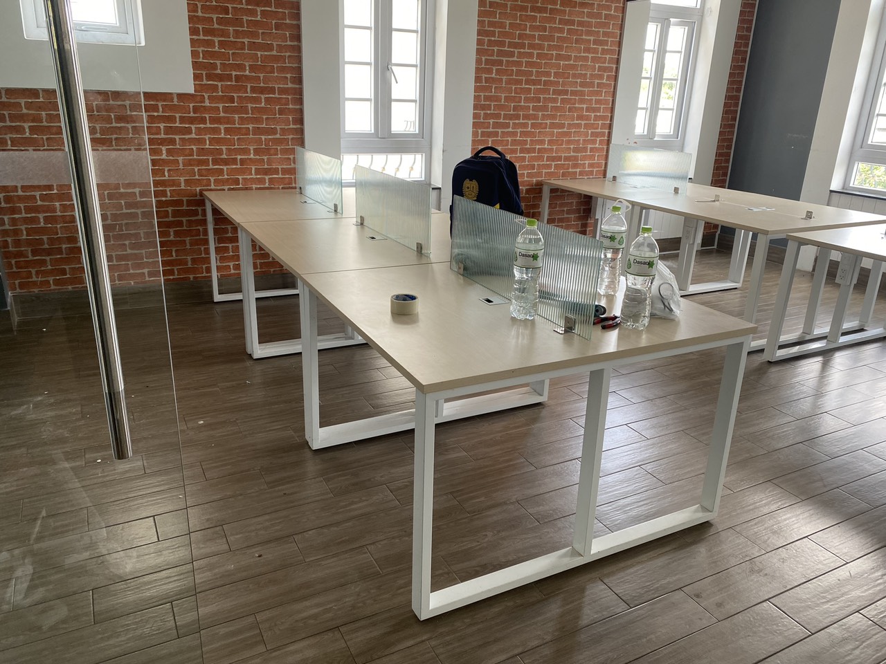 Thu mua bàn ghế gỗ cũ huyện Hóc Môn: Dịch vụ thu mua tận nơi, giá tốt