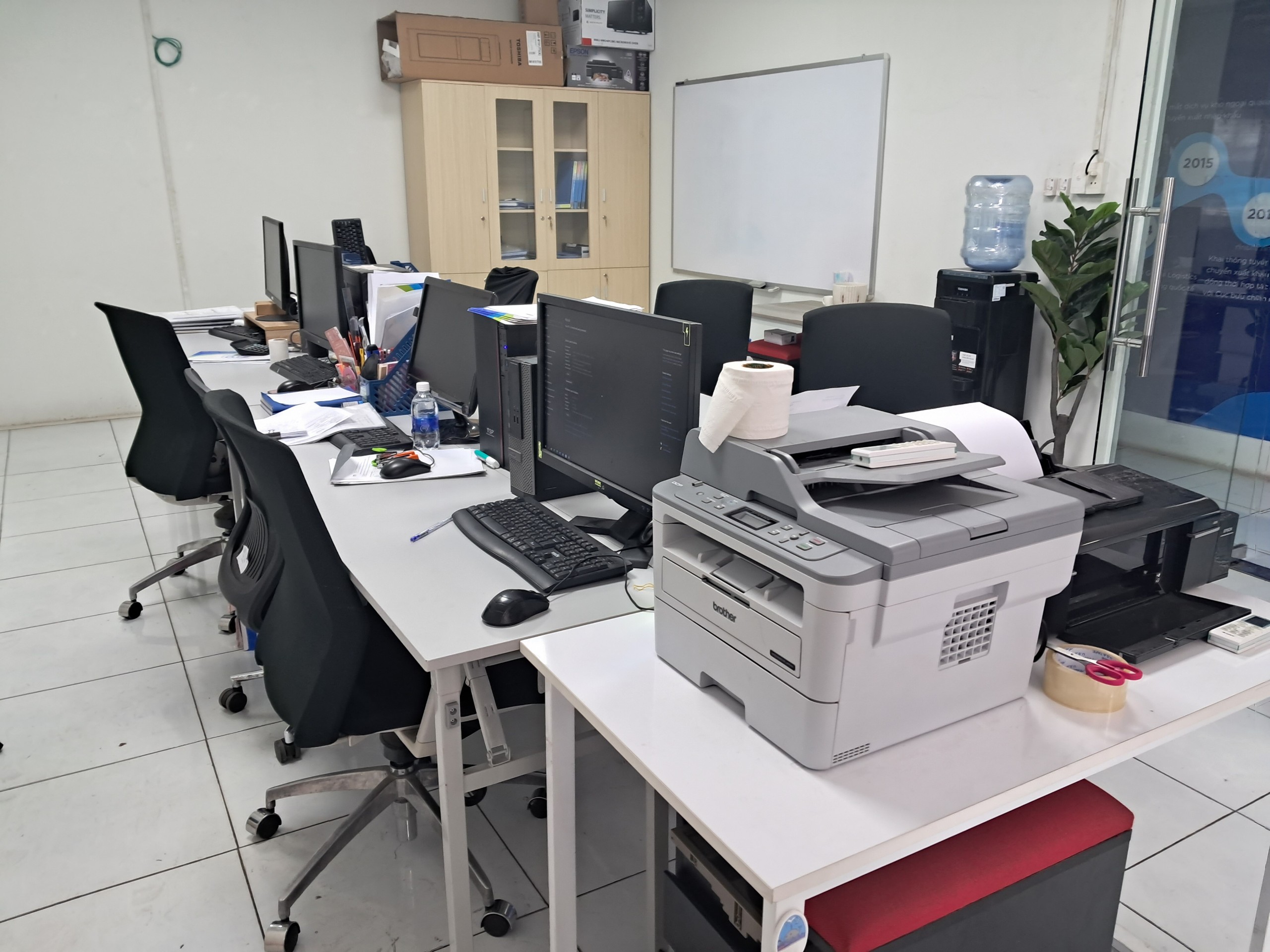 THU MUA BÀN GHẾ VĂN PHÒNG TẠI QUẬN 2 GIÁ CAO