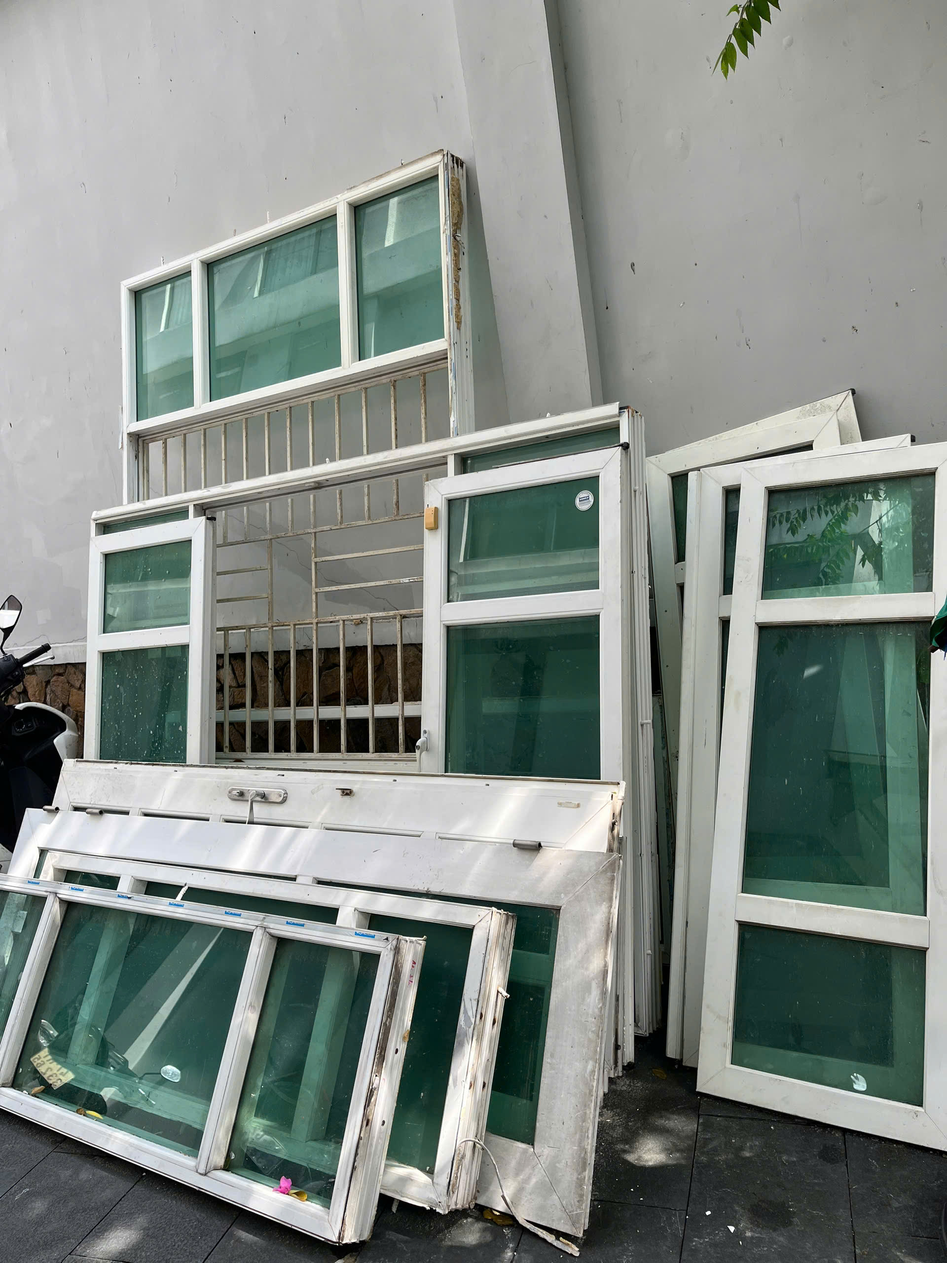 THU MUA CÁC LOẠI CỬA CŨ TẠI NHA TRANG GIÁ CAO, UY TÍN